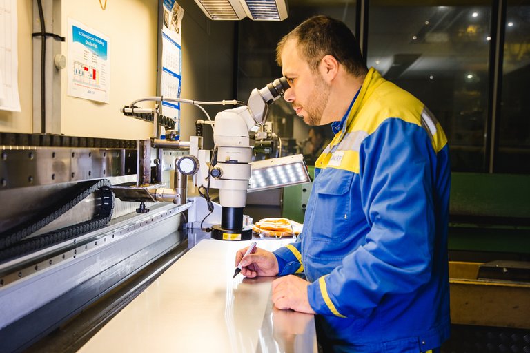 Wir schauen genau hin